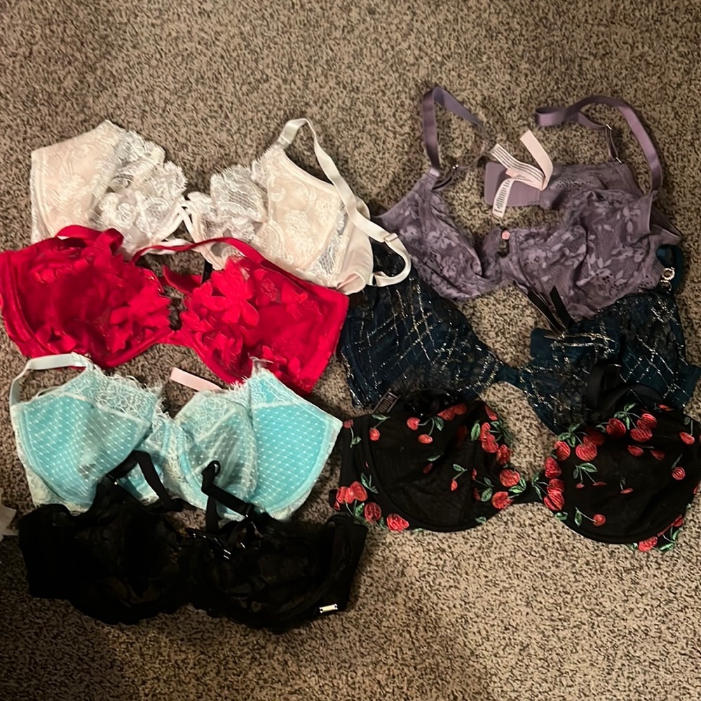 36DD bra lot